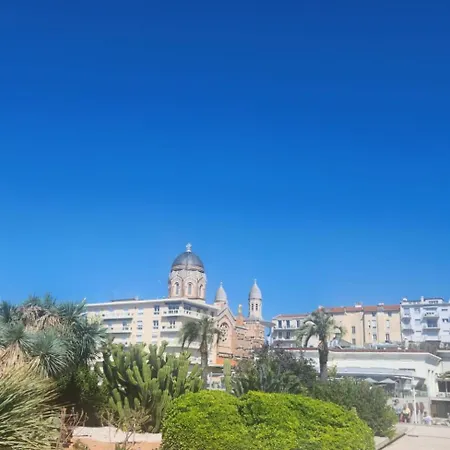 Che Michel Yourehosthelper