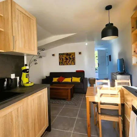 Che Michel Yourehosthelper *