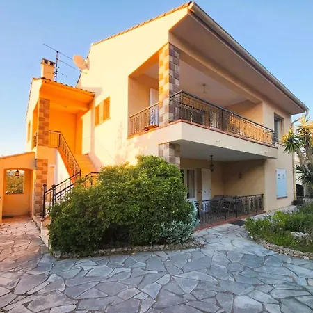 Che Michel Yourehosthelper Apartament